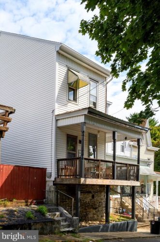 1709 Market St, Ashland, PA 17921-1145