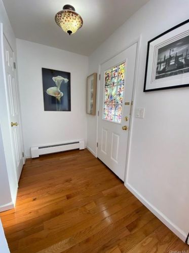 191 Doxbury Ln, Airmont, NY 10901-7236