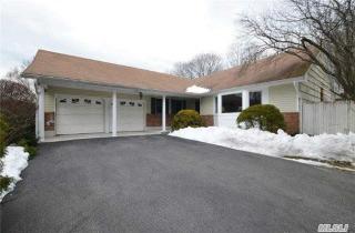 4 Harbor Cir, Center Port, NY 11721-1654