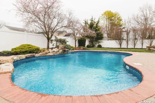 23 La Grange Pl, West Islip NY  11795-3816 exterior