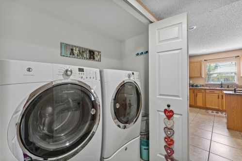 866 Abingdon Ave, Fort Pierce FL  34953-2861 exterior