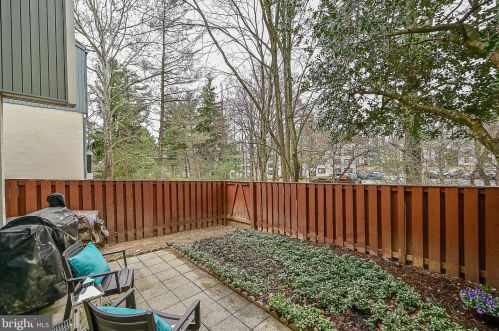 2414 Southgate Sq, Herndon VA  20191-1239 exterior