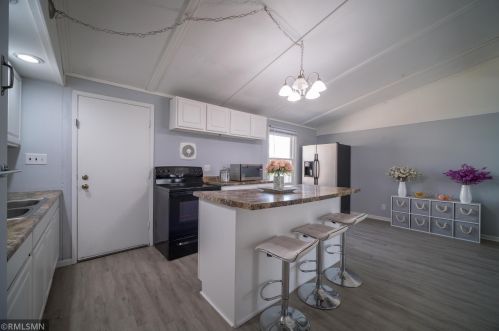 1065 Case Ave, Saint Paul MN 55106-3910 exterior