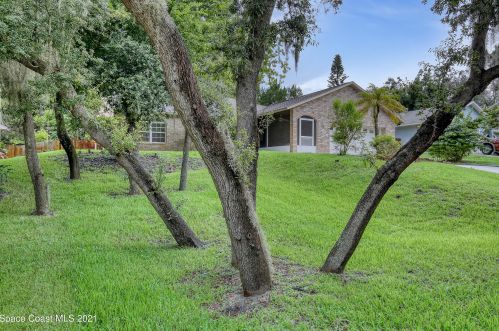 3240 Treetop Dr, Titusville, FL 32780-4808