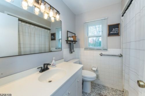 52 White Oak Ct, Parsippany NJ  07054-2325 exterior