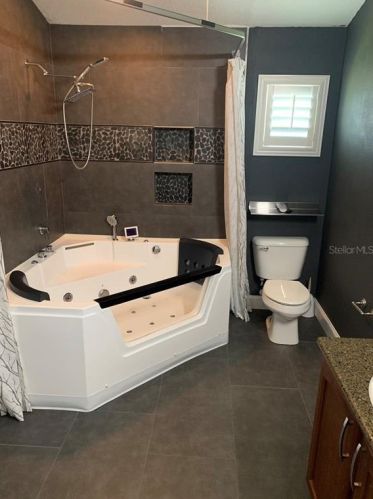 6737 Eagle Feather Dr, Riverview FL  33578-8817 exterior