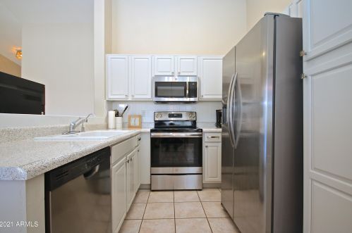 1717 Lindrick Dr, Chandler AZ 85249-5033 exterior