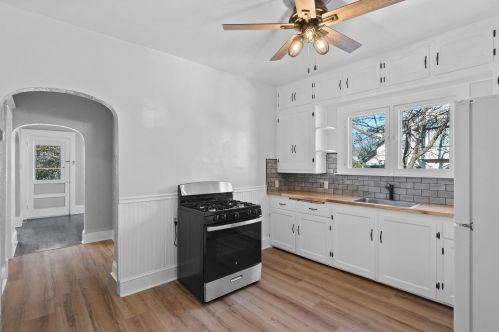 3356 Pierce St, Milwaukee, WI 53215-1122