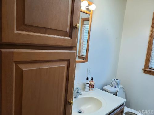 30 Coke Ave, Avenel NJ  07001-1913 exterior