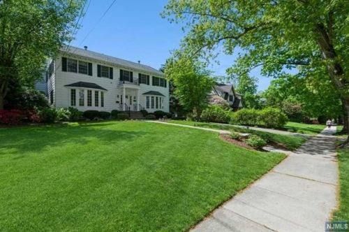 730 Hillcrest Rd, Ridgewood, NJ 07450-1110