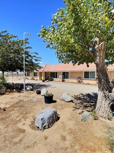 10572 Sycamore St, Victorville, CA 92392-2099