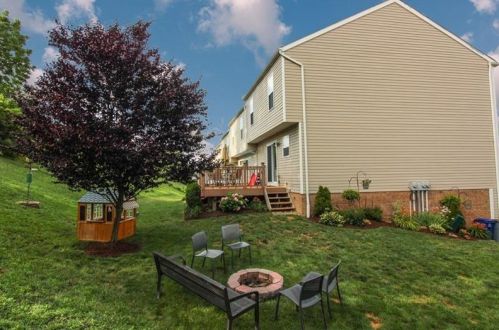 1234 Gneiss Dr, Mc Donald PA  15057-3561 exterior