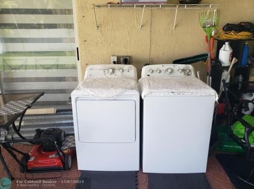 16194 14th St, Hollywood FL  33027-5123 exterior