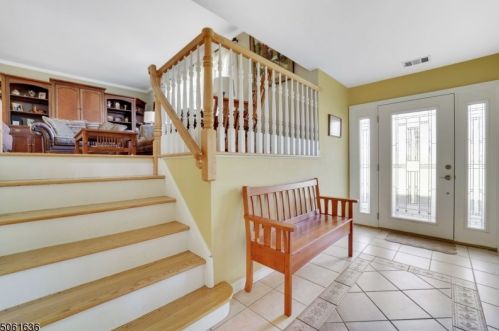 12 Brooklawn Dr, Greystone Park, NJ 07950-3108