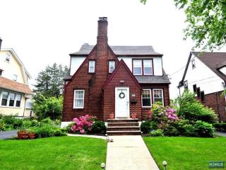 425 Mountain View Rd, Englewood, NJ 07631-1617