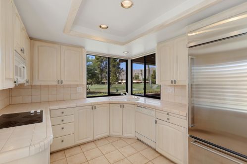 14 Seville Dr, Rancho Mirage CA  92270-3850 exterior
