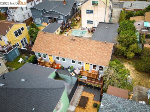 1058 56th St, Oakland CA 94608-2745 exterior