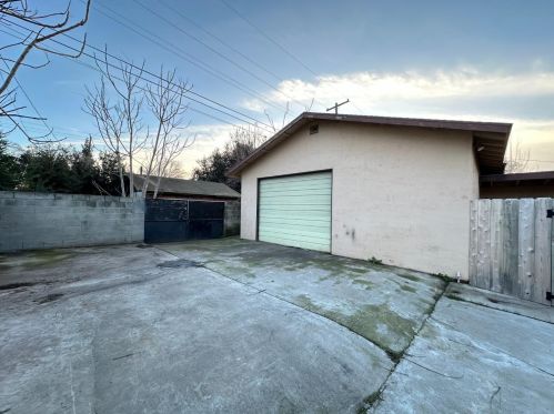 918 Loletta Ave, Modesto CA  95351-1839 exterior