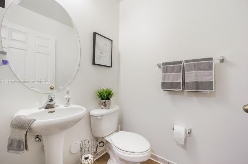 744 208th Dr, Hollywood FL  33029-2148 exterior