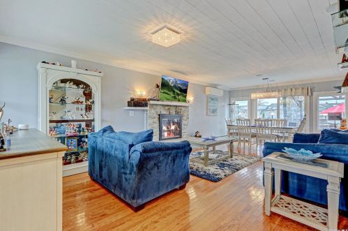 95 Midway St, Babylon NY  11702-4311 exterior