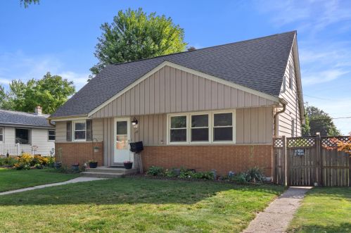 5050 20th St, Milwaukee WI 53233-2506 exterior