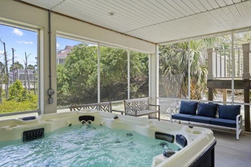 1564 Gulf Bch Dr, Saint George Island FL  32328-3106 exterior