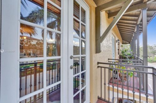 460 147 Ave, Hollywood FL 33027-6104 exterior