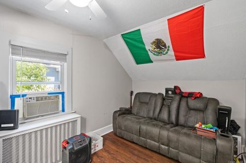 8 Fairview Pl, Rye Brook NY  10573-4822 exterior