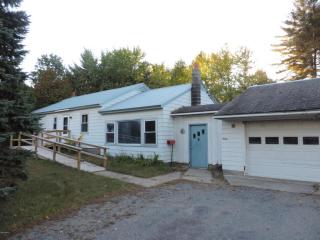 52 Division Rd, Glens Falls, NY 12804-7203