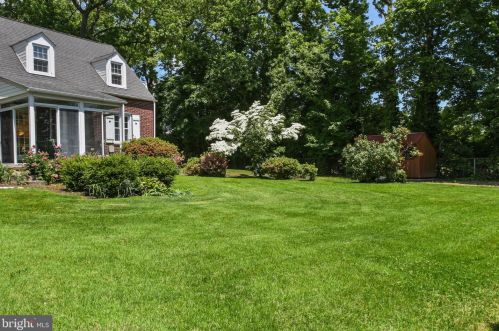 827 Woodsdale Rd, Wilmington DE  19809-2244 exterior