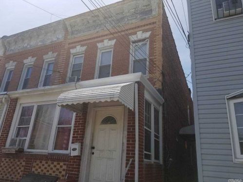95-30 92nd St, Jamaica, NY 11412-2102