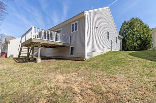 6 North Rdg, East Hampton CT  06424-1514 exterior