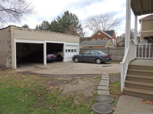 178 Pacific St, Bridgeport, CT 06604-2108