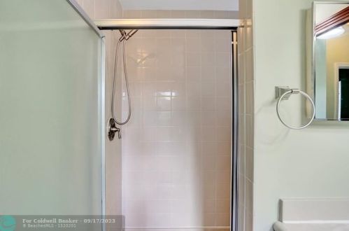 2489 191 Ave, Hollywood FL  33029-4610 exterior