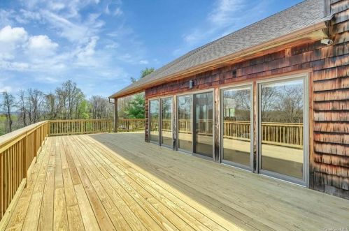 5 Peach Tree Ln, Warwick NY  10990-3133 exterior