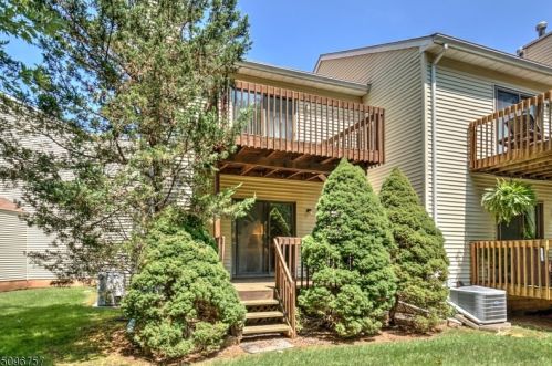 27 Coppermine Vlg, Flemington, NJ 08822-1568