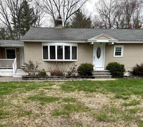 10 Eleanor St, Salem, NH 03079-3830