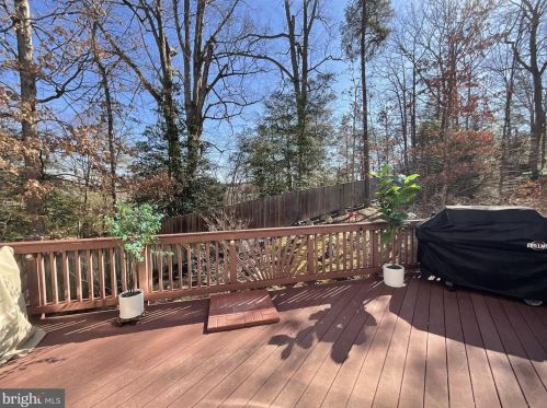 7226 Lyndam Hill Cir, Lorton VA  22079-4509 exterior