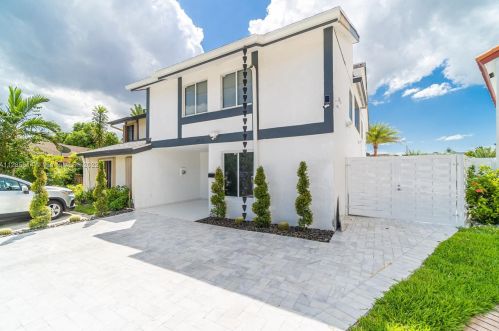 3900 10th Dr, Hialeah, FL 33012-7237