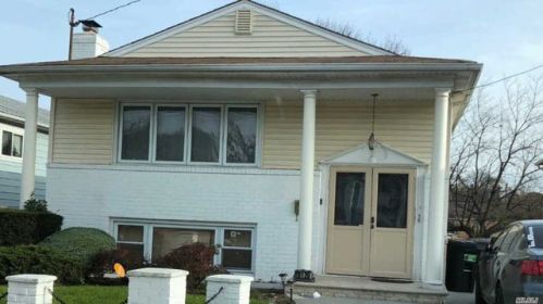 19120 Pineville Ln, Jamaica, NY 11413-1537