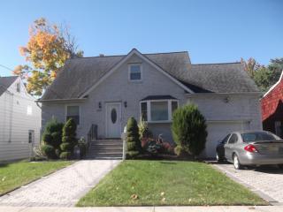 514 Hory St, Roselle, NJ 07203-2339