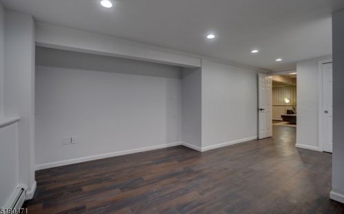 15 Normandy Cir, Hopatcong NJ  07843-1840 exterior