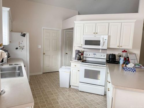 127 Un Rdg Dr, Englewood OH 45322-8773 exterior