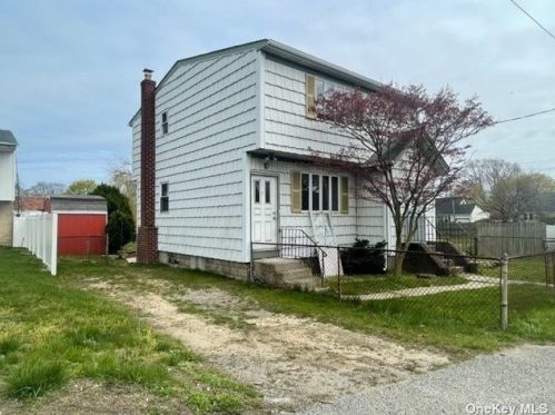 496 Catskill Ave, North Lindenhurst NY  11757-2744 exterior