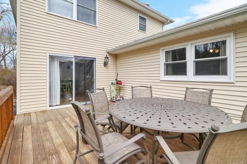 42 Miriam Dr, Warwick NY  10990-3516 exterior