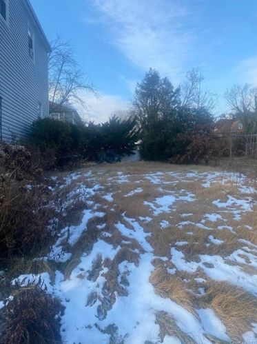129 Drake Ave, New Rochelle, NY 10805-1701
