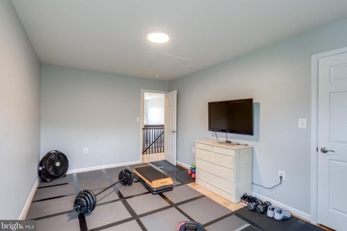 167 Alpine Dr, Leesburg VA 20175-6172 exterior