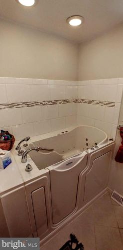 3210 Highland Dr, Easton PA  18045-2012 exterior