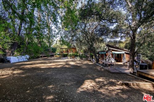 21658 Encina Rd, Topanga CA  90290-3524 exterior