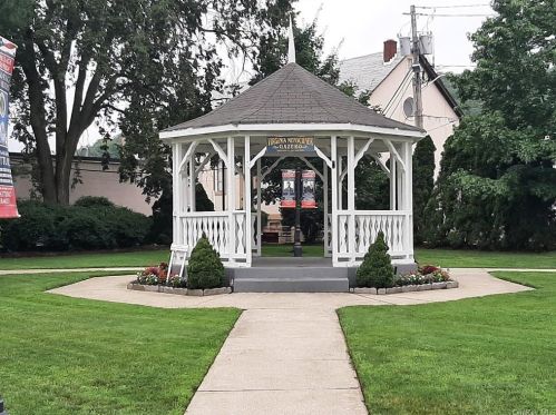 35 Park Ave, Airmont NY  10901-5503 exterior